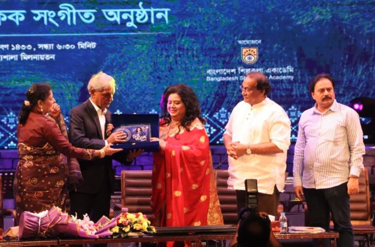 কণ্ঠশিল্পী রুনা লায়লাকে সম্মাননা প্রদান করবে শিল্পকলা একাডেমি 