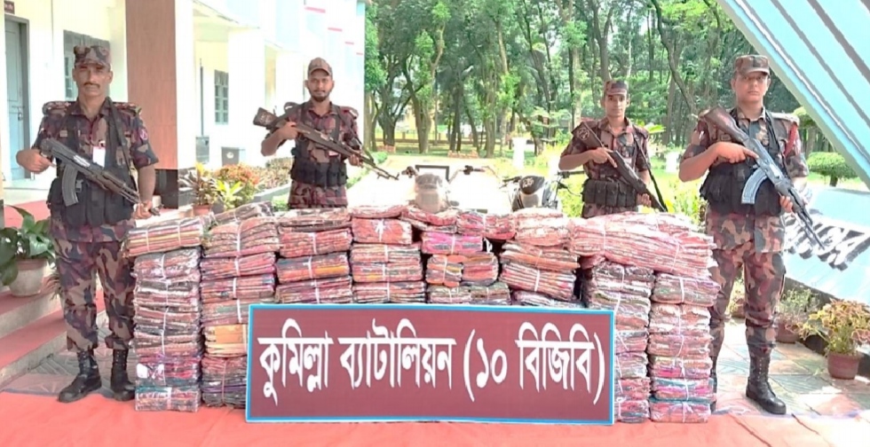 ফেনী সীমান্তে ভারতীয় মালামাল জব্দ করেছে বিজিবি  
