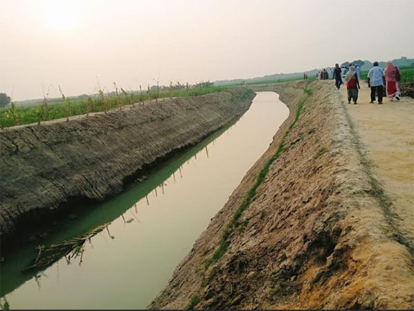 নাটোরে খাল খননের উদ্বৃত্ত টাকা রাষ্ট্রীয় কোষাগারে ফেরত দেয়া হয়েছে 