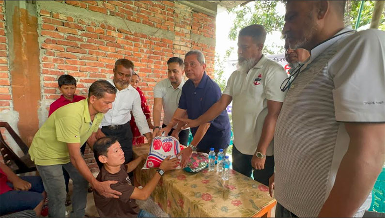 রাঙ্গামাটিতে বন্যাদুর্গত প্রতিবন্ধী পরিবারের মাঝে খাদ্যশস্য বিতরণ
