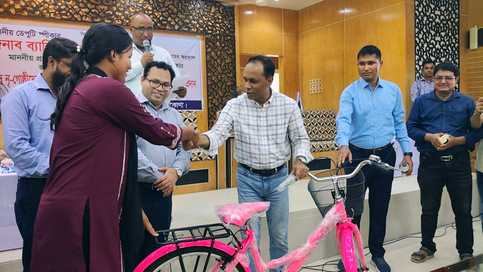 ক্ষুদ্র নৃ-গোষ্ঠীর জীবনমান উন্নয়ন ও ভাষা সংরক্ষণে কাজ করছে সরকার : ডেপুটি স্পিকার