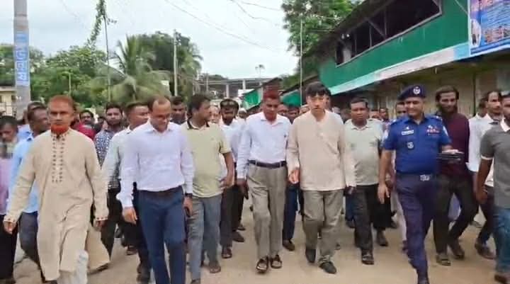রাঙ্গামাটিতে ক্ষতিগ্রস্তদের মধ্যে ত্রাণ বিতরণ 