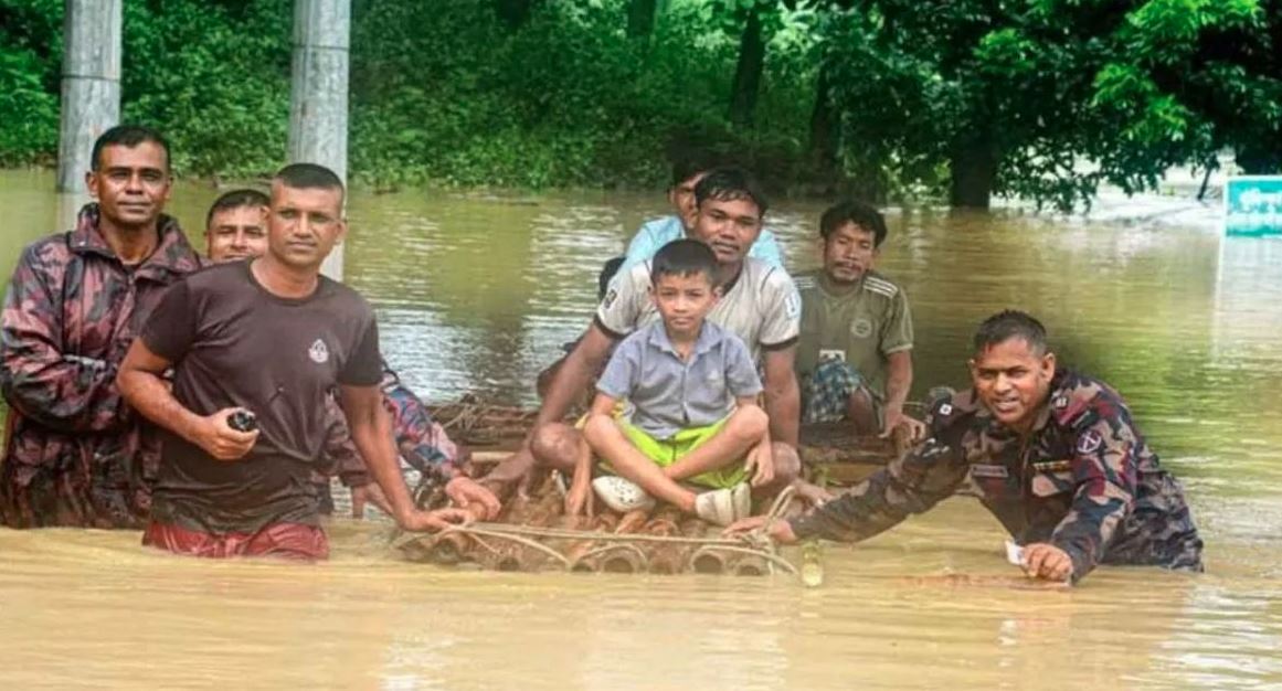 বন্যা, ভূমিধস মোকাবিলায় সরকারের কার্যক্রম অব্যাহত
