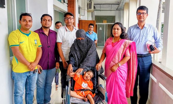 শেরপুরে হুইল চেয়ার পেল প্রতিবন্ধী শিশু মানসুরা 