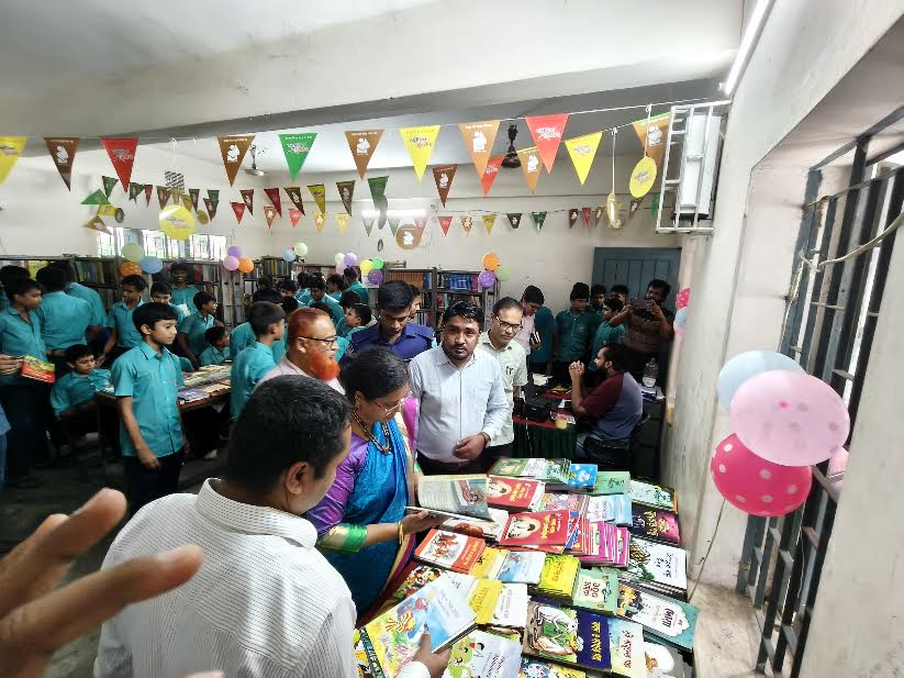 রাজবাড়ীতে সপ্তাহব্যাপী ভ্রাম্যমাণ বই মেলার উদ্বোধন