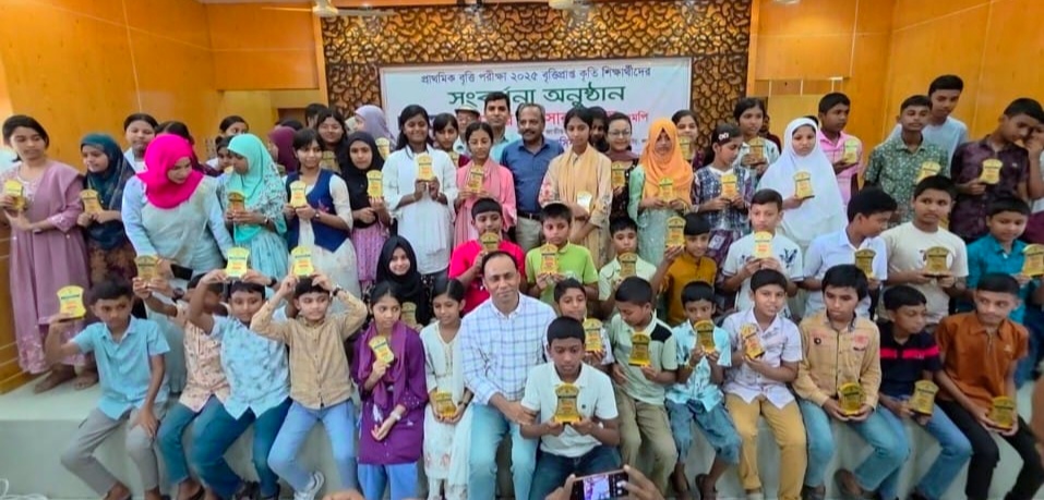 শিক্ষার্থীদের নিজের সন্তানের মতো দেখার আহ্বান ডেপুটি স্পিকারের