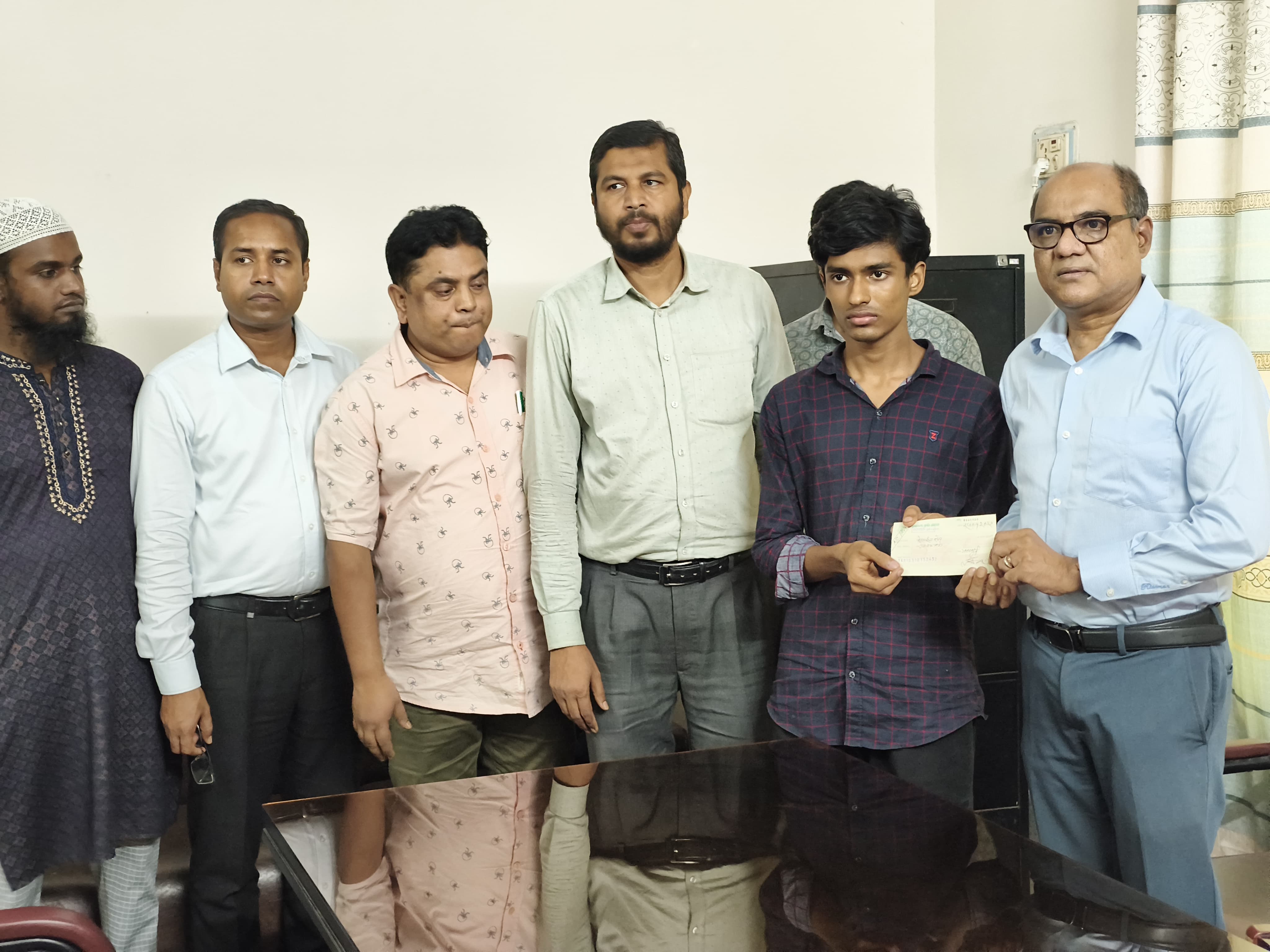 বাগেরহাটের সেই ইকনকে আর্থিক সহযোগিতাসহ এক মাসের ছুটি দিয়েছে কৃষি ব্যাংক