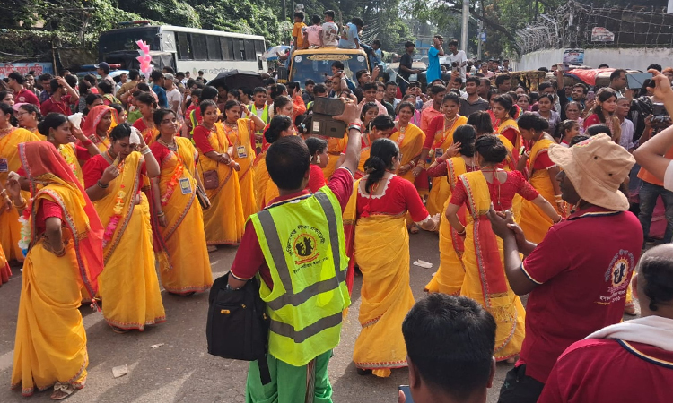 উল্টো রথ টানার মধ্য দিয়ে সম্পন্ন হলো রথযাত্রা উৎসব