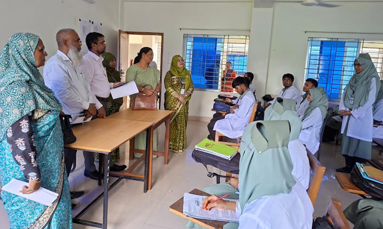 নাটোর সরকারি নার্সিং কলেজের শিক্ষা কার্যক্রম পরিদর্শন