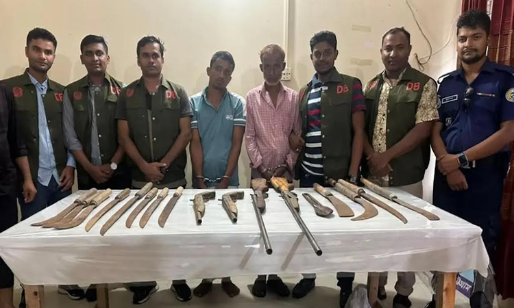 চট্টগ্রামে ডিবির অভিযানে আগ্নেয়াস্ত্রসহ আটক ২