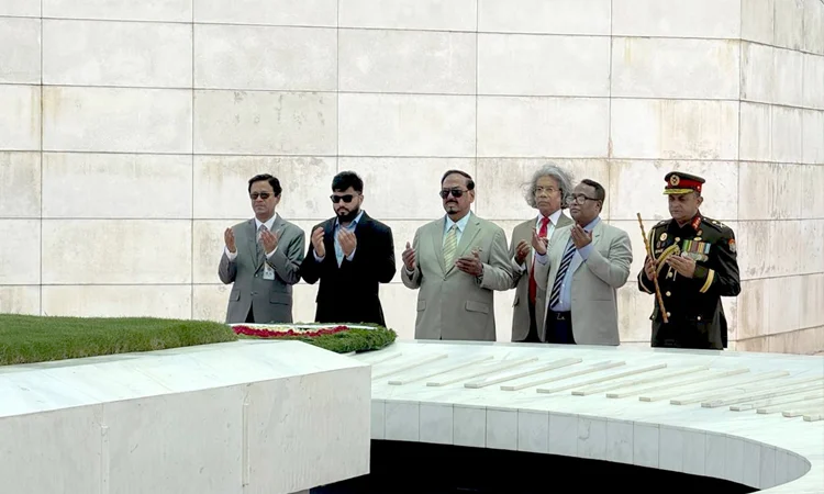 শহীদ রাষ্ট্রপতি জিয়াউর রহমান ও খালেদা জিয়ার সমাধিতে ভারপ্রাপ্ত রাষ্ট্রপতির শ্রদ্ধা 