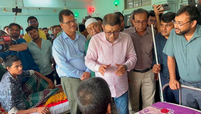 সাতক্ষীরায় আকস্মিক হাসপাতাল পরিদর্শনে স্বাস্থ্যমন্ত্রী