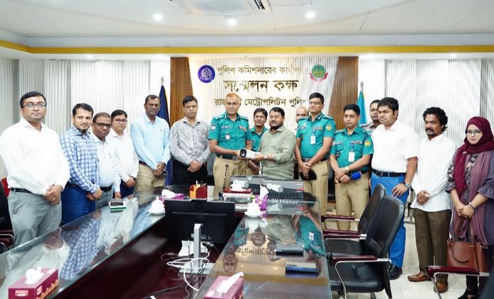 আরএমপিকে অত্যাধুনিক সিসি ক্যামেরা হস্তান্তর করেছে রাসিক