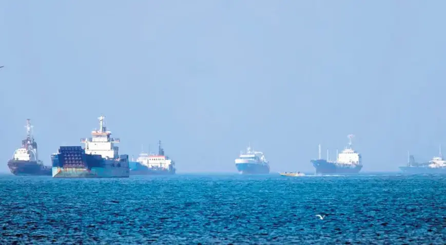 হরমুজ প্রণালীতে ৬টি জাহাজ থামিয়ে দিল ইরান