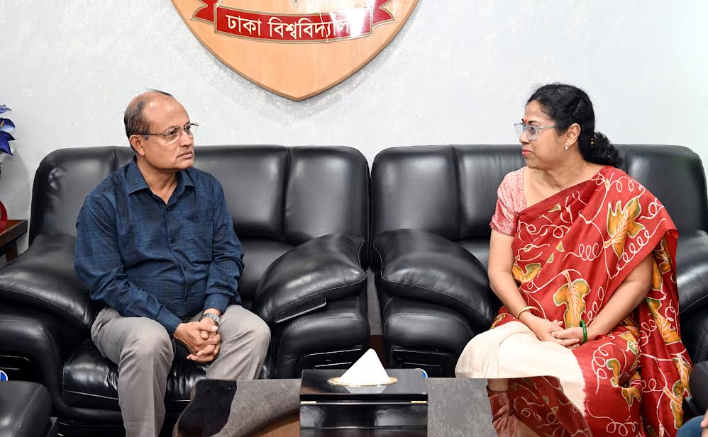 ঢাবি উপাচার্যের সঙ্গে ভারতীয় অধ্যাপকের সৌজন্য সাক্ষাৎ