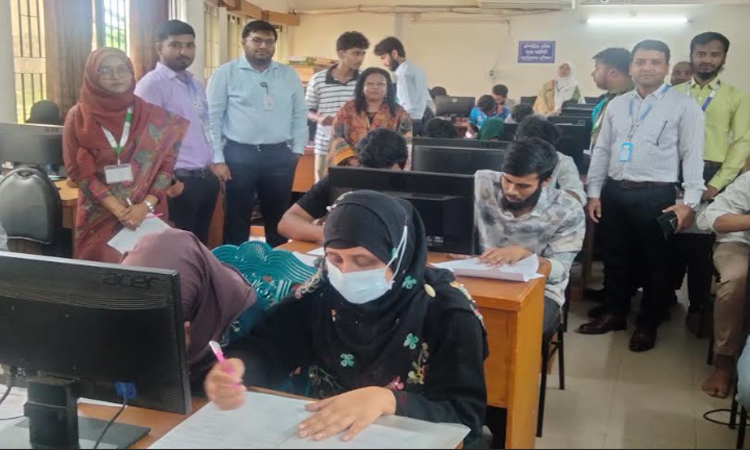 টাঙ্গাইলে ফ্রিল্যান্সিং প্রশিক্ষণ কৃত্রিম বুদ্ধিমত্তা ভর্তি পরীক্ষা অনুষ্ঠিত