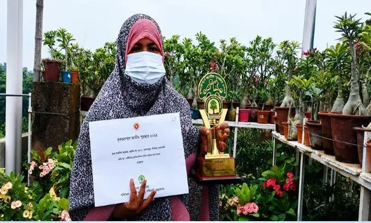 ছাদের সবুজ বাগানে শারমিনের বার্ষিক আয় ১২ লাখ টাকা, দিয়েছে জাতীয় সম্মান