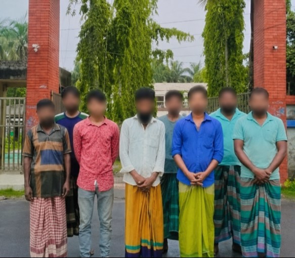 সাতক্ষীরায় ৭ মাদক কারবারি আটক