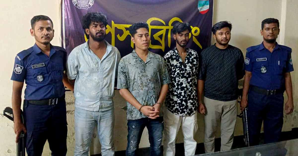 চট্টগ্রামের শীর্ষ সন্ত্রাসী ডেভিড ইমন ৩ সহযোগীসহ যশোরে গ্রেফতার