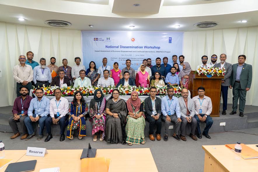 জলবায়ু-ঝুঁকিপূর্ণ ১০ হাজারের বেশি অতিদরিদ্র নারী পেলেন জীবিকা সহায়তা