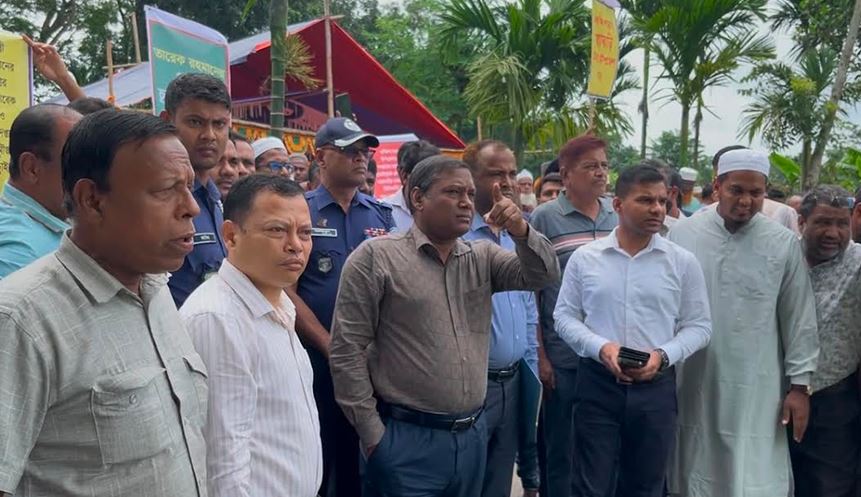 দক্ষিণ গফরগাঁওয়ের প্রস্তাবিত সদর দপ্তরের স্থান পরিদর্শন করেছেন : বিভাগীয় কমিশনার
