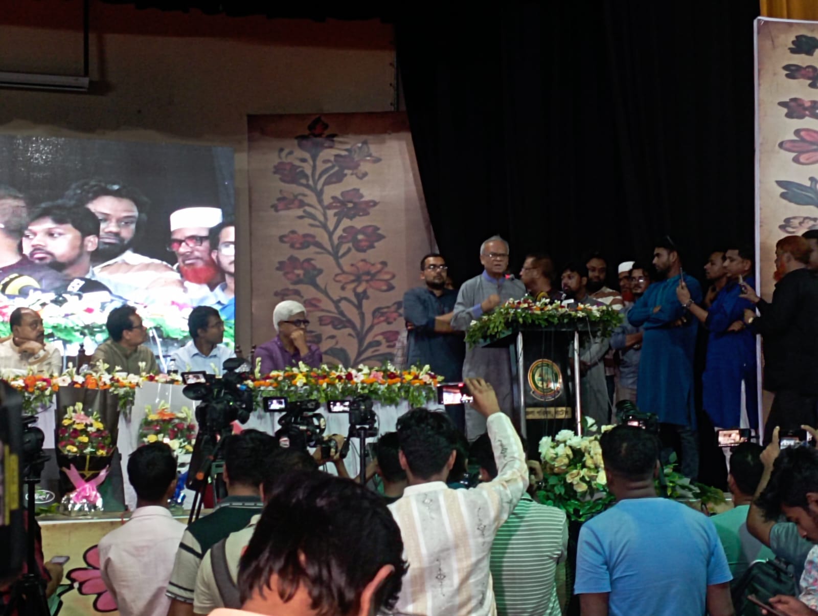 নজরুল জাগরণের কবি : রুহুল কবির রিজভী 