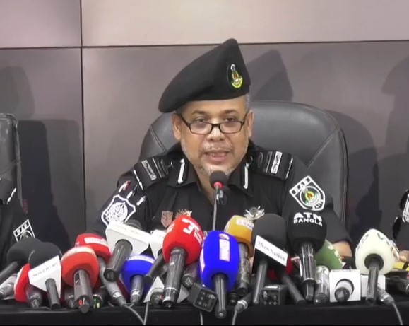 কেরানীগঞ্জে ইয়াবা তৈরির কারখানায় অভিযান ; গ্রেপ্তার ৪