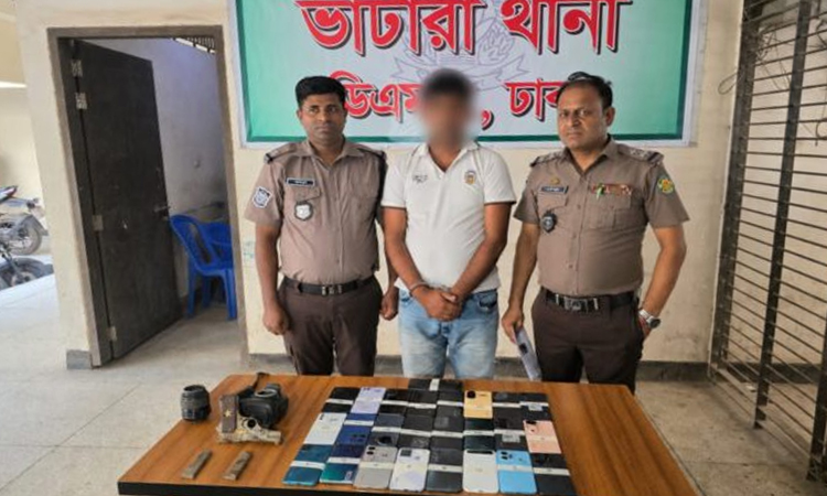 রাজধানীতে বিদেশি পিস্তল ও ম্যাগাজিনসহ ছিনতাইকারী গ্রেফতার