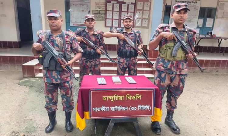 সাতক্ষীরা সীমান্তে মোবাইল ফোনের যন্ত্রাংশ জব্দ