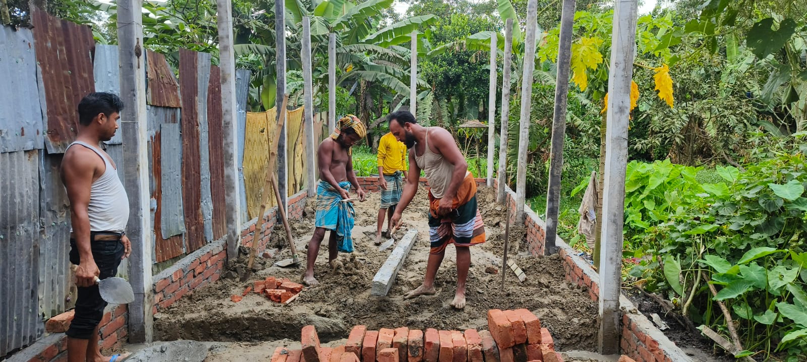 ভিক্ষুক ফিরোজাকে তথ্য প্রতিমন্ত্রীর নতুন ঘর প্রদান