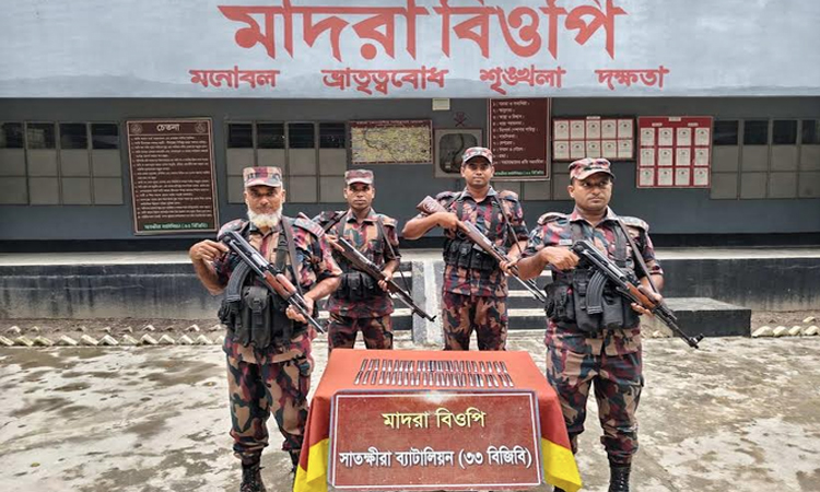 সাতক্ষীরা সীমান্তে ভারতীয় মালামাল জব্দ করেছে বিজিবি 
