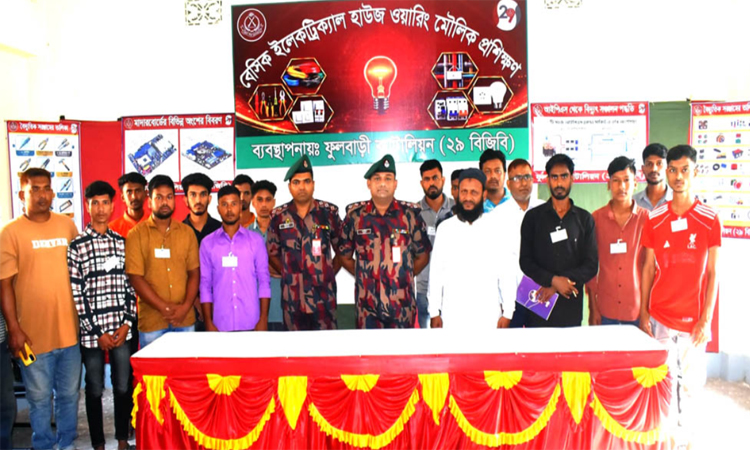 দিনাজপুরে ২০ জন যুবককে বিজিবি উদ্যোগে প্রশিক্ষণ 