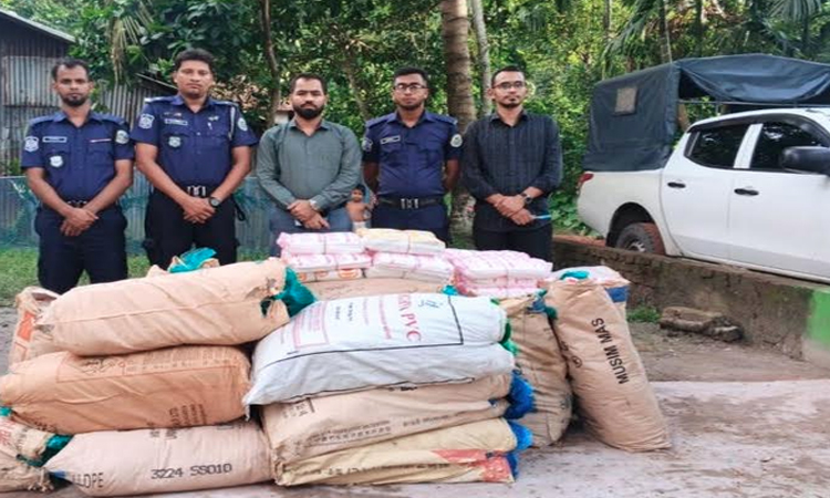 পটুয়াখালীতে নিষিদ্ধ পলিথিন জব্দ