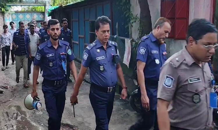 লক্ষ্মীপুরে পুলিশের মাদকবিরোধী অভিযান; গ্রেপ্তার ১