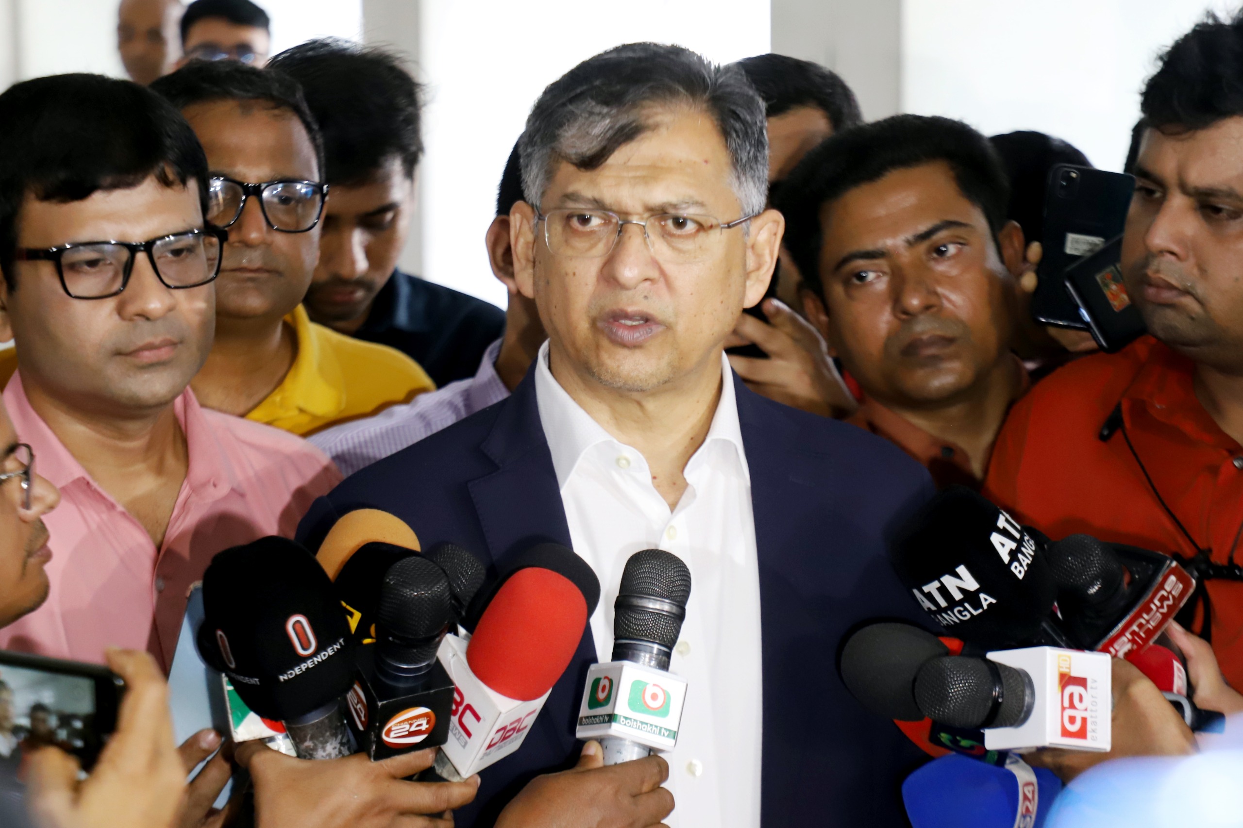 বেনজীরকে দেশে ফেরাতে আইনি ও কূটনৈতিক প্রচেষ্টা চালাচ্ছে সরকার : স্বরাষ্ট্রমন্ত্রী