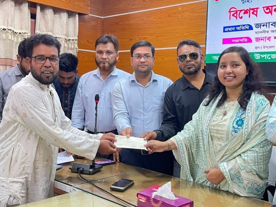 নেত্রকোণায় দুস্থ ও প্রতিবন্ধী ব্যক্তিদের আর্থিক সহায়তা প্রদান