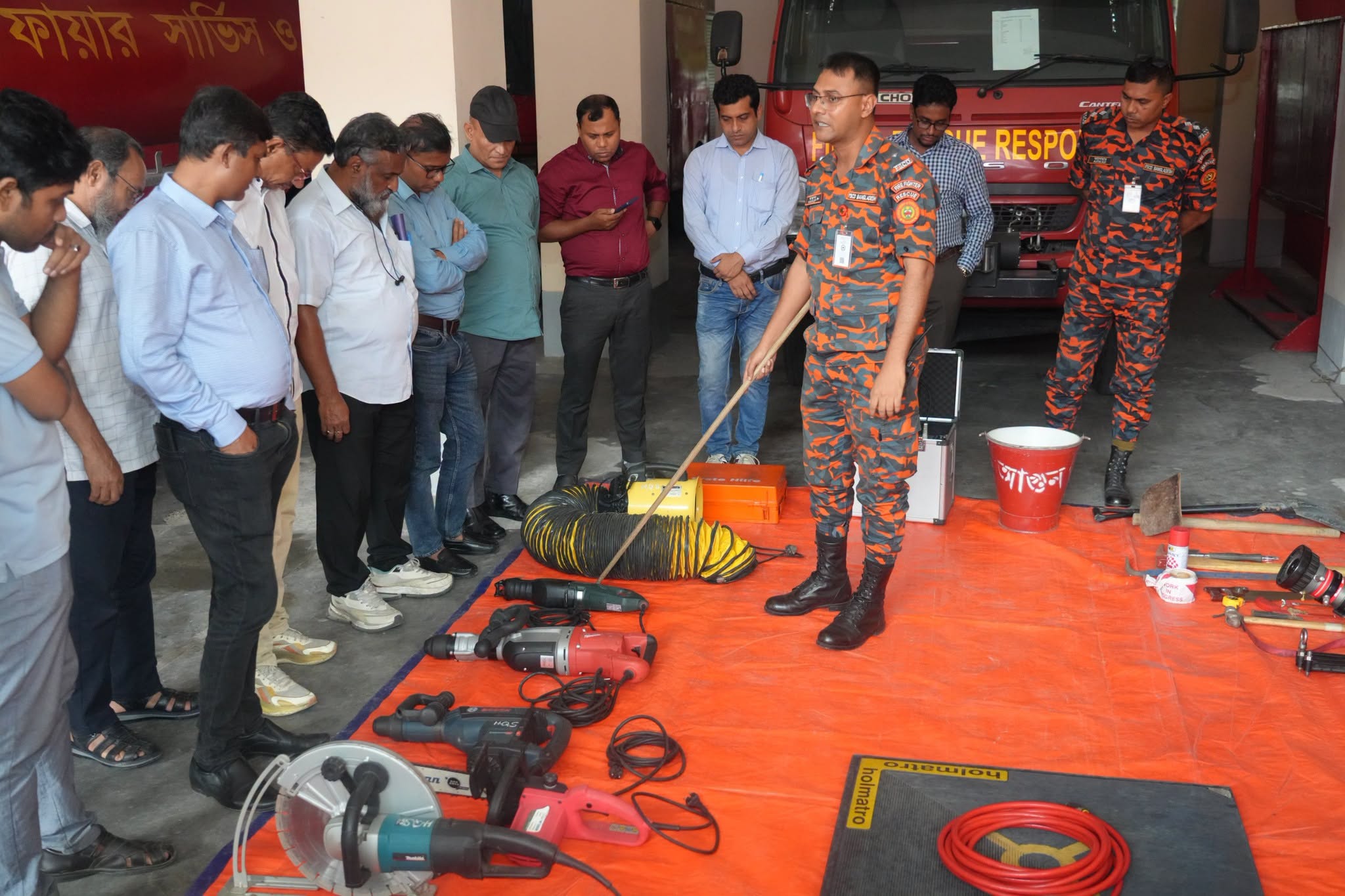 ক্র্যাব সদস্যদের অগ্নিনিরাপত্তা প্রশিক্ষণ দিল ফায়ার সার্ভিস