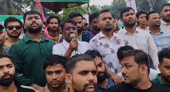 সারাদেশে শিবিরের সন্ত্রাসী তাণ্ডবের প্রতিবাদে লক্ষ্মীপুরে ছাত্রদলের বিক্ষোভ