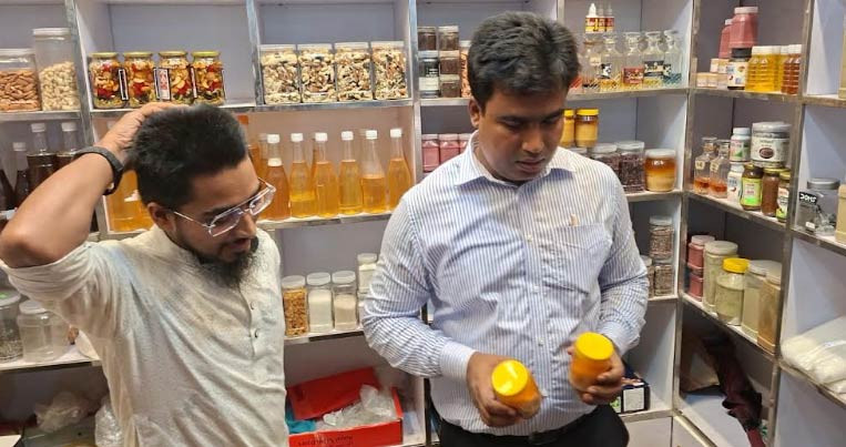 জিলাপিতে ক্ষতিকর রাসায়নিক ব্যবহার করায় চাঁদপুরে ৩ প্রতিষ্ঠানকে জরিমানা