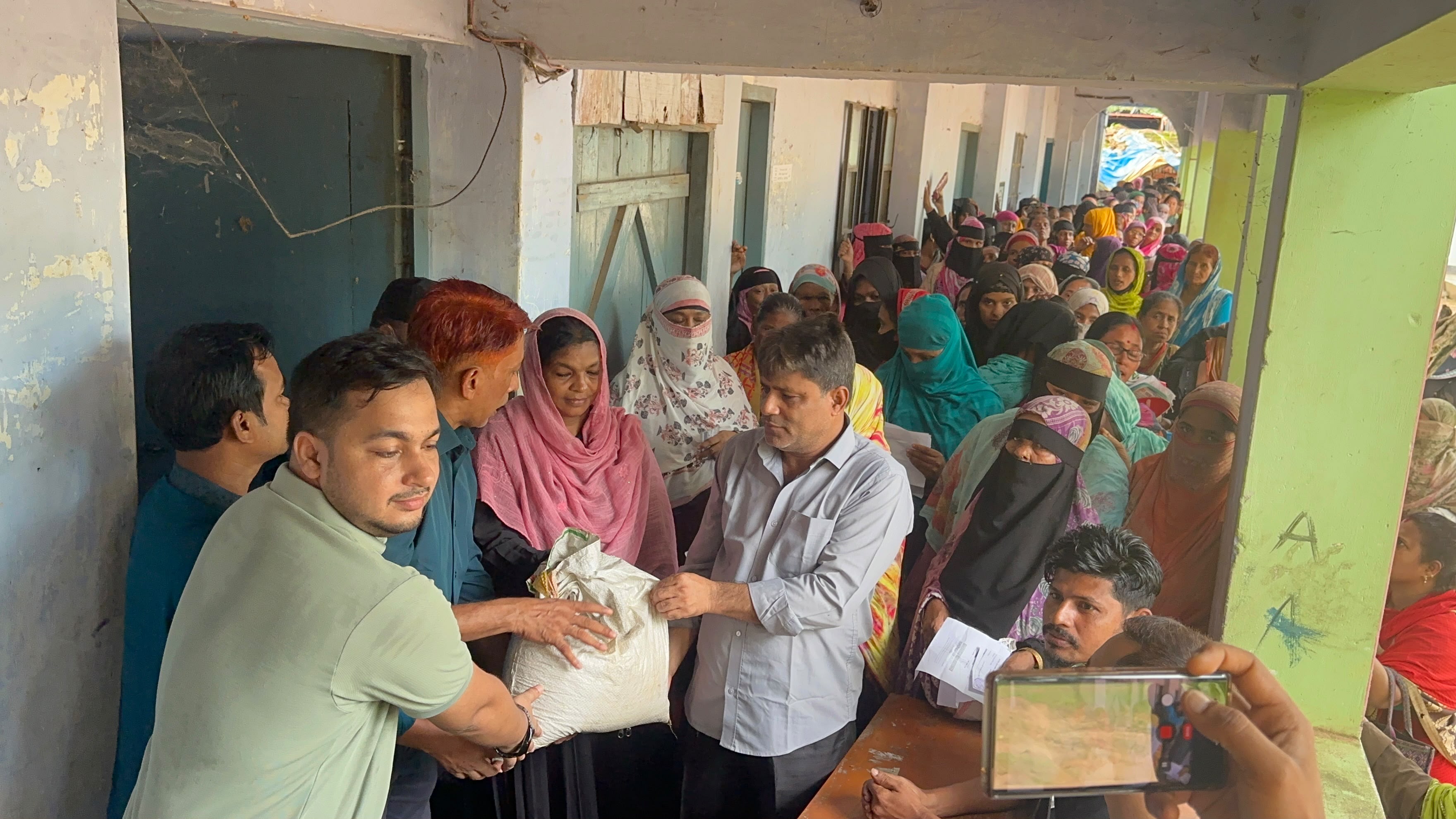 রাঙ্গামাটিতে সহস্রাধিক পরিবারের মাঝে খাদ্য সহায়তা বিতরণ