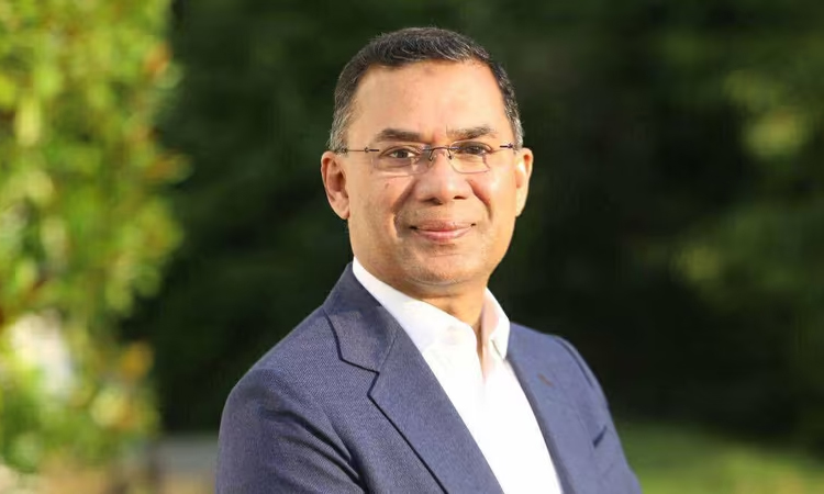 কক্সবাজারের মহেশখালীর পথে প্রধানমন্ত্রী