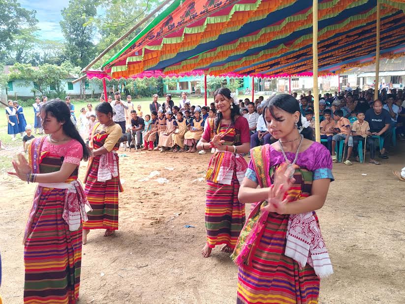 নেত্রকোণায় বর্ণাঢ্য আয়োজনে আন্তর্জাতিক আদিবাসী দিবস পালিত