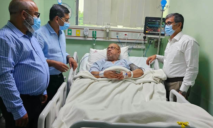 বিএনপি মিডিয়া সেলের আহ্বায়ক পাভেলকে দেখতে হাসপাতালে প্রধানমন্ত্রীর চিকিৎসক