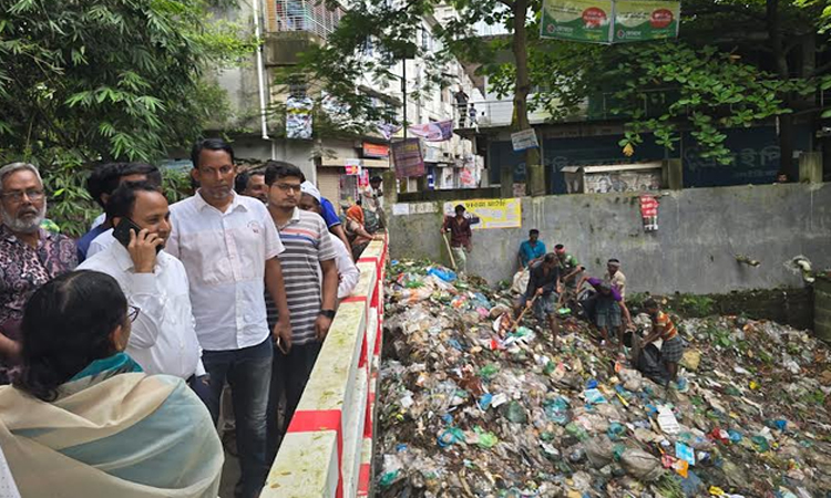 হ্যালো ডিসিতে অভিযোগ: মুহূর্তেই পরিষ্কার হলো ময়লার ভাগাড়