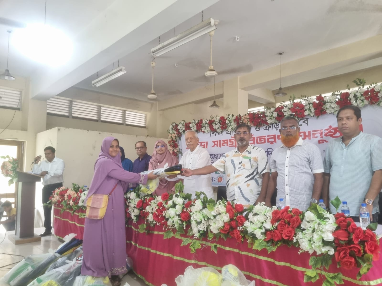 ফেনীর ৬০টি শিক্ষাপ্রতিষ্ঠান ও ক্লাবে ক্রীড়া সামগ্রী বিতরণ