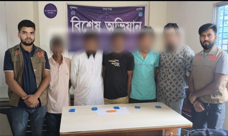 কেরানীগঞ্জে ডিবি পুলিশের অভিযানে ৫ মাদক ব্যবসায়ী গ্রেপ্তার