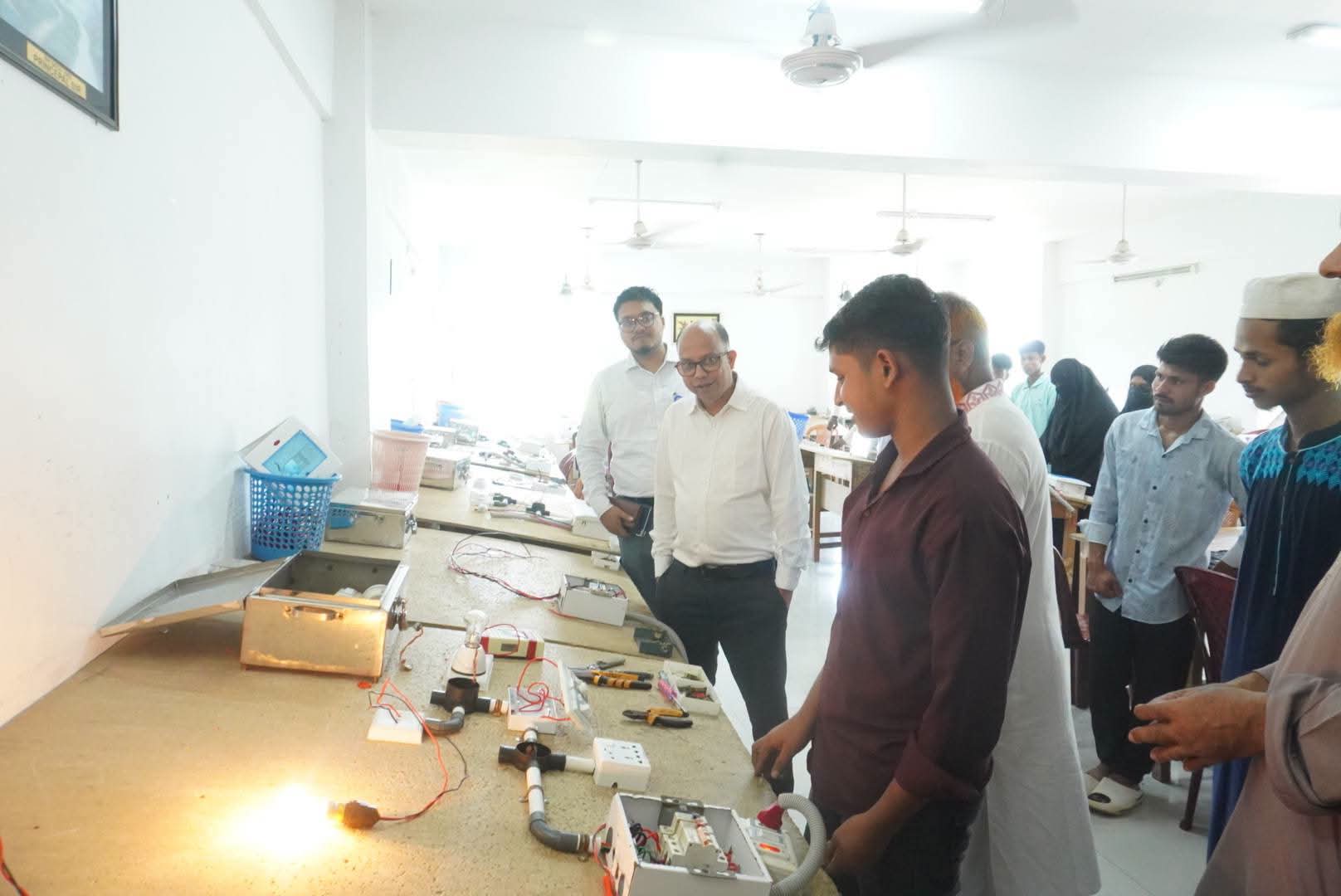 নেত্রকোণা টিটিসি পরিদর্শনে জেলা প্রশাসক : প্রশিক্ষণের মানোন্নয়ন ও প্রবাসীদের দিকনির্দেশনা