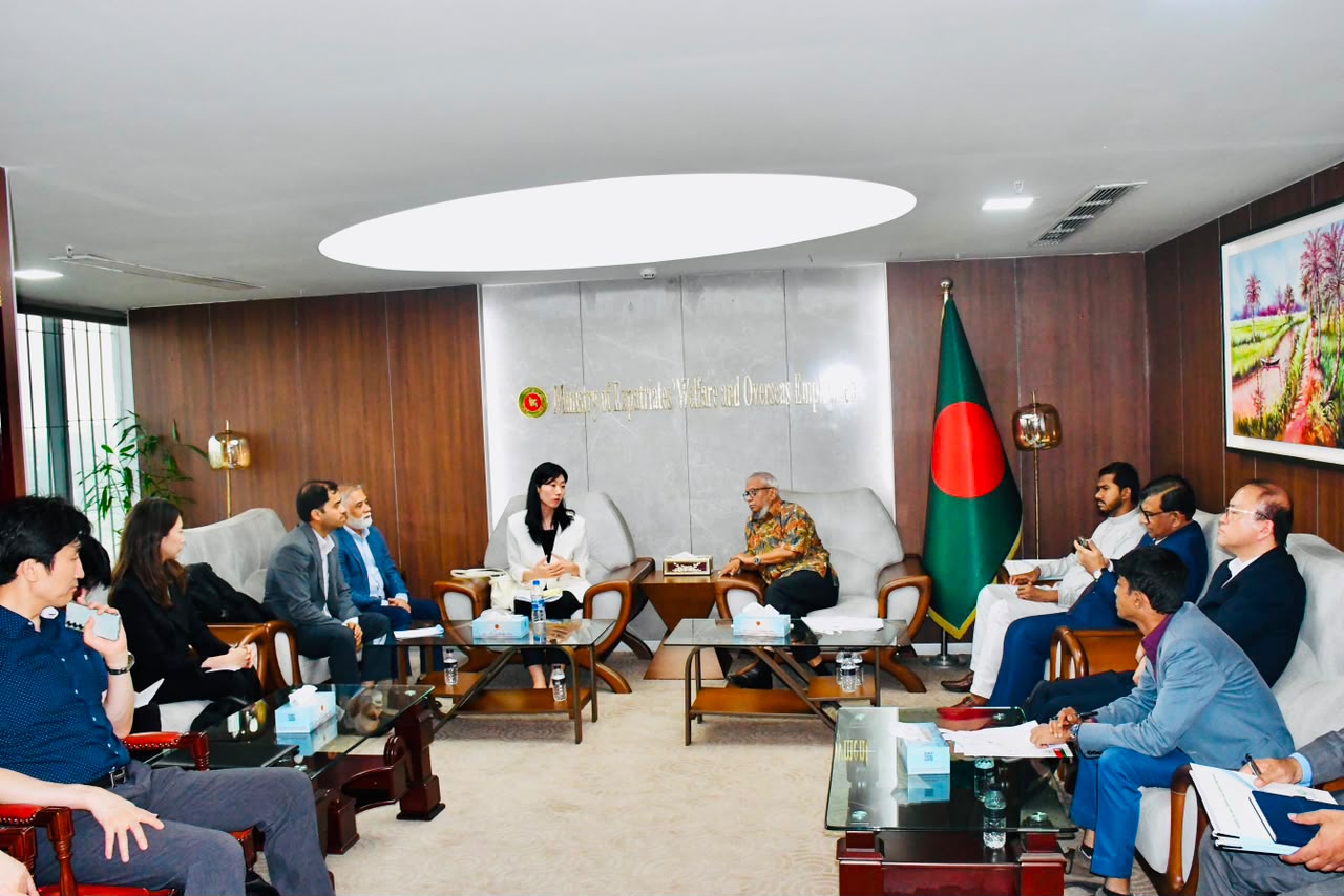প্রবাসী কল্যাণ মন্ত্রীর সঙ্গে দক্ষিণ কোরিয়ার প্রতিনিধিদলের সৌজন্য সাক্ষাৎ