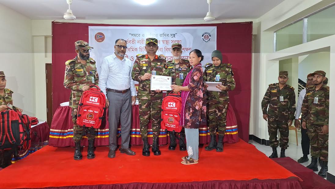 বান্দরবানে মা ও শিশুর স্বাস্থ্যসেবায় সেনাবাহিনীর প্রাথমিক চিকিৎসা প্রশিক্ষণ