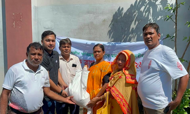 রাঙ্গামাটিতে দুর্যোগে ক্ষতিগ্রস্তদের খাদ্য সহায়তা প্রদান 